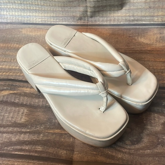 Jeffrey Campbell Finley Cream Platform Sandal size 9 - Picture 1 of 4
